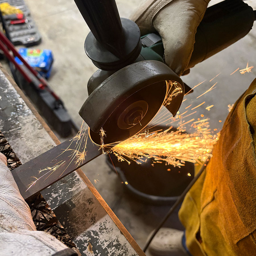 Knife materials and craftsmanship details